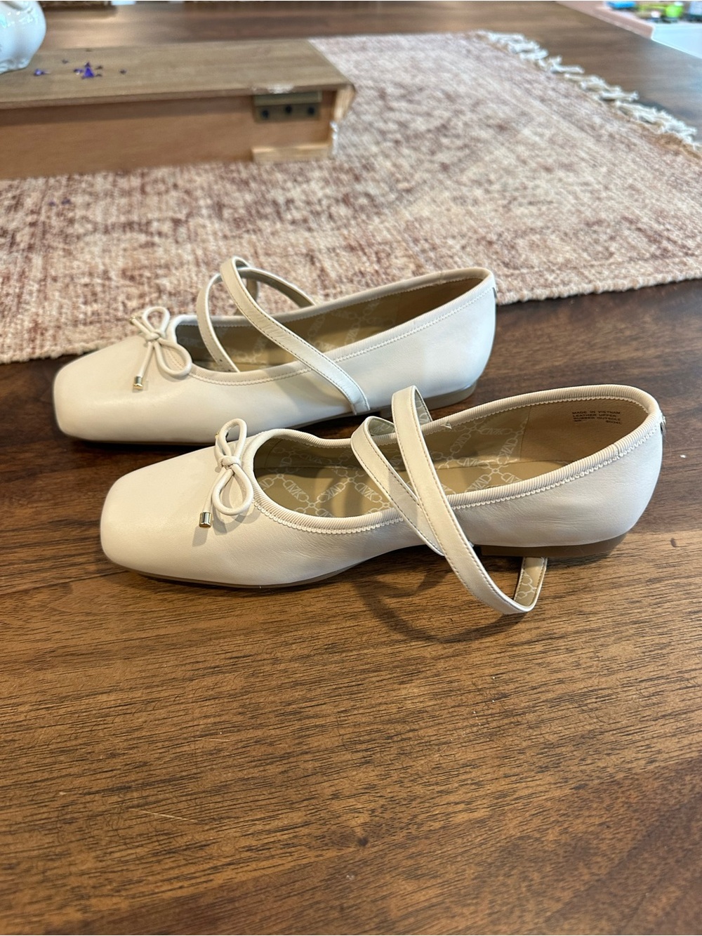 Franco Sarto Cream Leather Ballet Flats w/ ankle Strap & Bow Size 8
